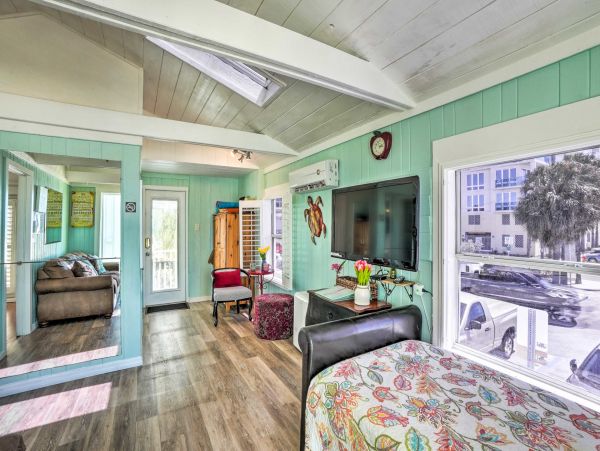 Clearwater Vacation Condo One Bedroom Steps to Beach