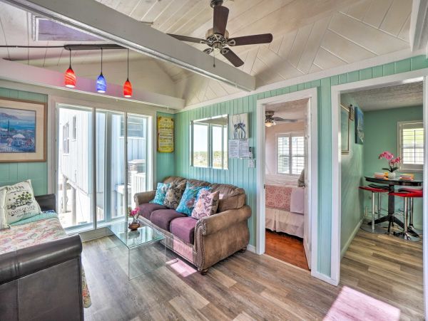 Clearwater Vacation Condo One Bedroom Steps to Beach