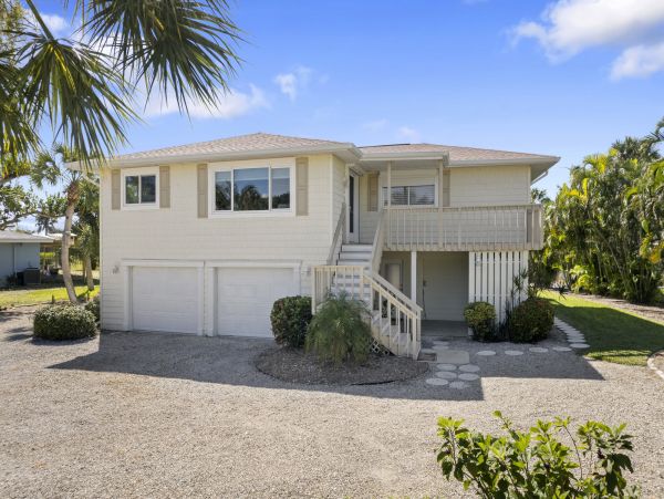 Sanibel Vacation Home Three Bedroom Walk to Beach