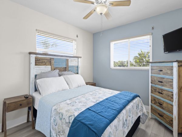 Sanibel Vacation Home Three Bedroom Walk to Beach