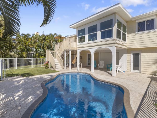 Sanibel Vacation Home Three Bedroom Walk to Beach