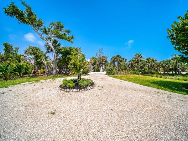 Sanibel Stunning Four Bedroom Vacation Home Walk to the Beach