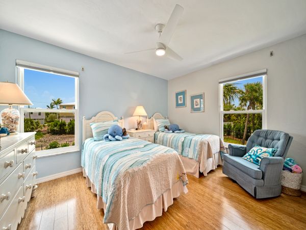 Sanibel Stunning Four Bedroom Vacation Home Walk to the Beach