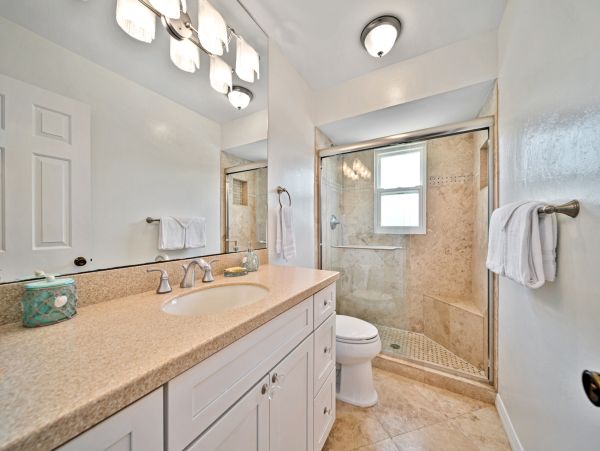 Sanibel Stunning Four Bedroom Vacation Home Walk to the Beach