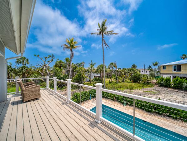Sanibel Stunning Four Bedroom Vacation Home Walk to the Beach