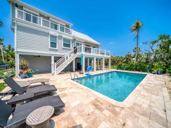Sanibel Stunning Four Bedroom Vacation Home Walk to the Beach