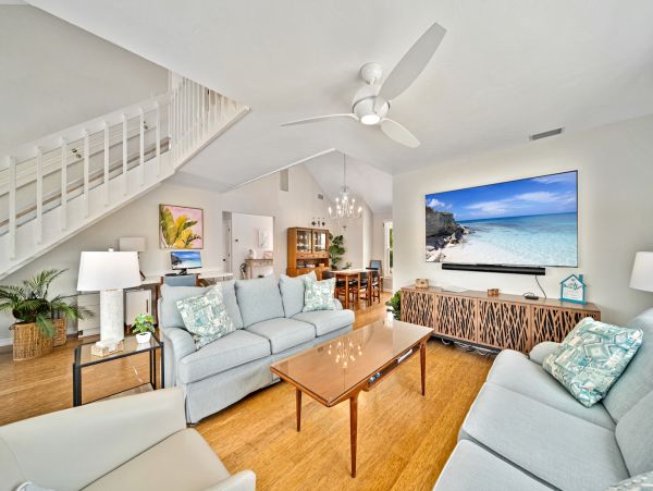 Sanibel Stunning Four Bedroom Vacation Home Walk to the Beach