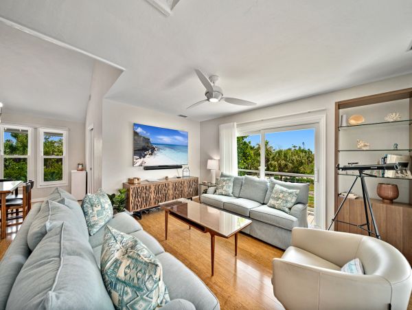 Sanibel Stunning Four Bedroom Vacation Home Walk to the Beach