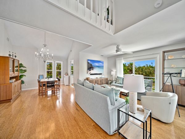 Sanibel Stunning Four Bedroom Vacation Home Walk to the Beach