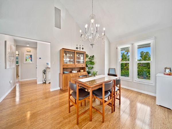 Sanibel Stunning Four Bedroom Vacation Home Walk to the Beach