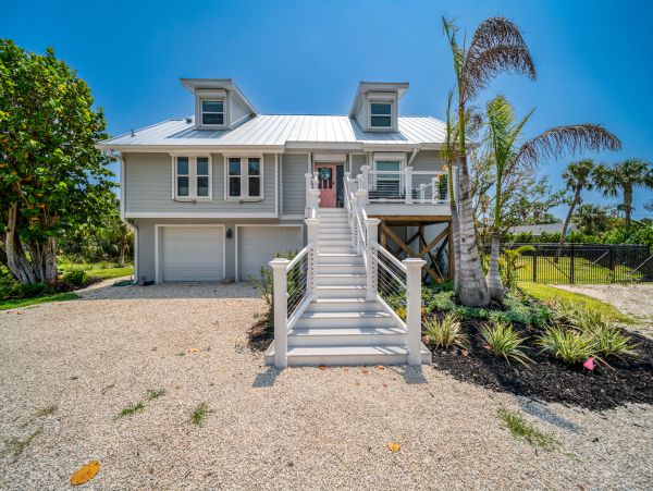 Sanibel Stunning Four Bedroom Vacation Home Walk to the Beach