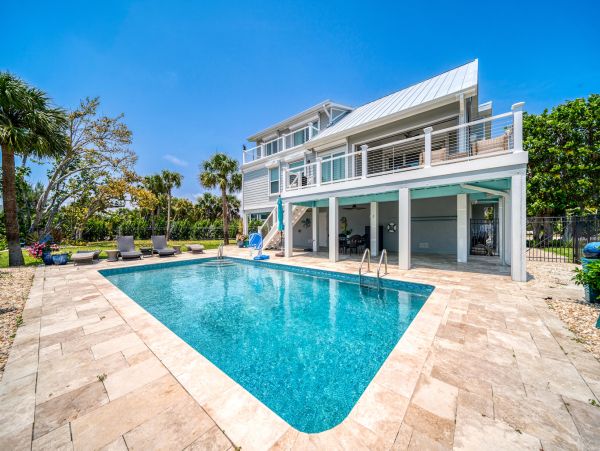 Sanibel Stunning Four Bedroom Vacation Home Walk to the Beach