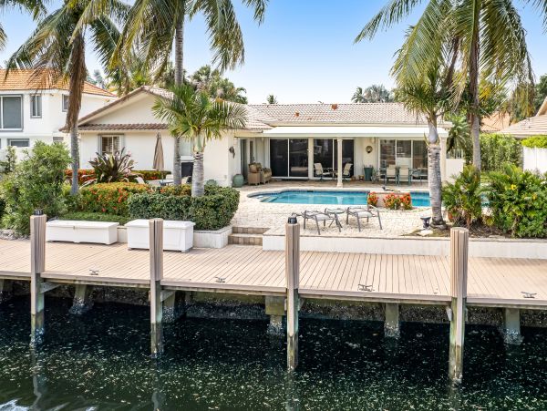 Fort Lauderdale Vacation Home Three Bedroom Walk to Beach