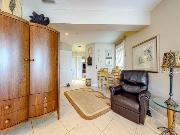 Fort Lauderdale Vacation Home Three Bedroom Walk to Beach