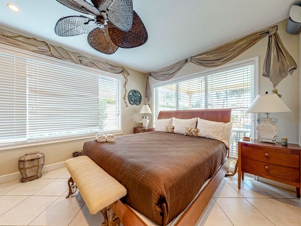 Fort Lauderdale Vacation Home Three Bedroom Walk to Beach
