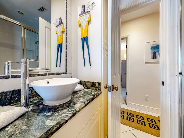 Fort Lauderdale Vacation Home Three Bedroom Walk to Beach