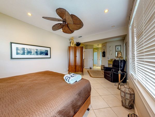 Fort Lauderdale Vacation Home Three Bedroom Walk to Beach