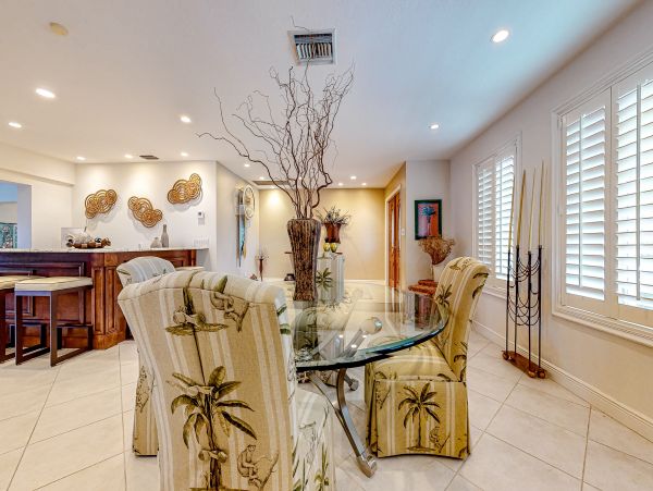 Fort Lauderdale Vacation Home Three Bedroom Walk to Beach