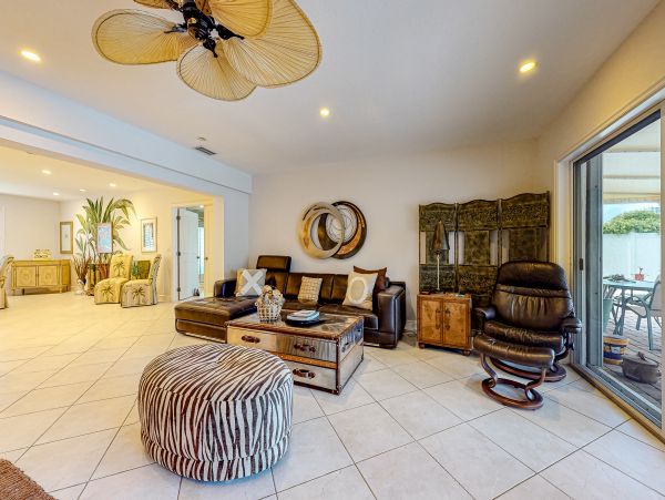 Fort Lauderdale Vacation Home Three Bedroom Walk to Beach