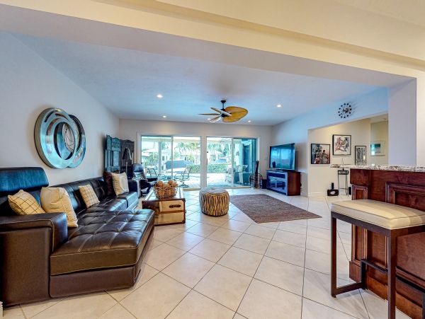 Fort Lauderdale Vacation Home Three Bedroom Walk to Beach