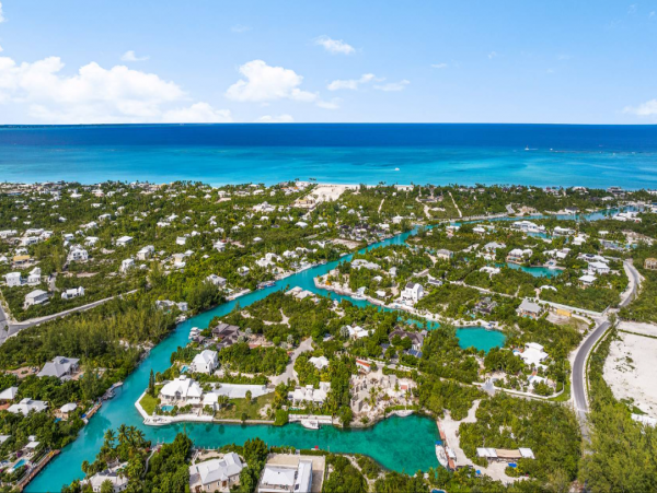 Leeward Canal Villa with 5 Bedroom and Pool