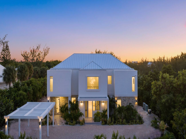 Leeward Canal Villa with 5 Bedroom and Pool