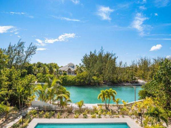 Leeward Canal Villa with 5 Bedroom and Pool