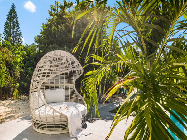 Leeward Canal Villa with 5 Bedroom and Pool