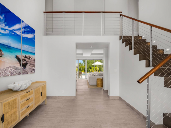 Leeward Canal Villa with 5 Bedroom and Pool