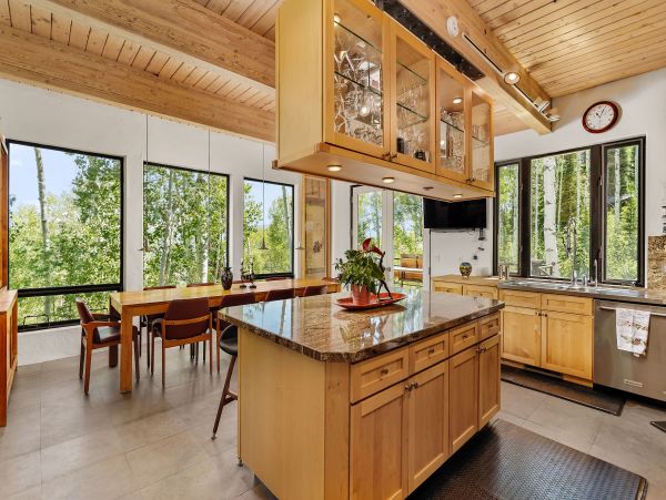 Snowmass Luxury Vacation Mountain Home with Great Amenities