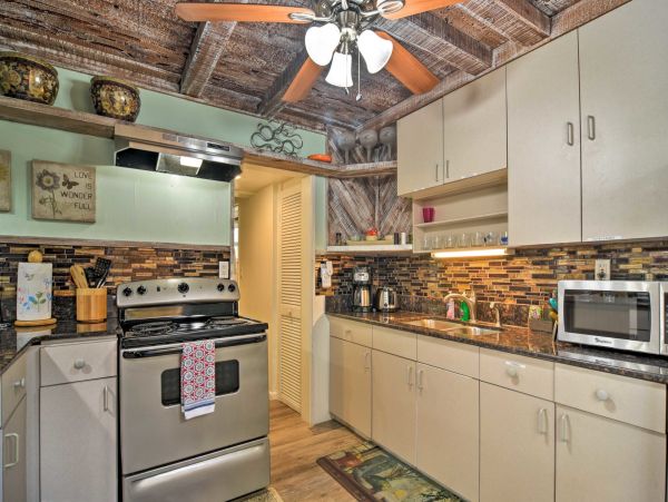 Two Bedroom Cozy Cottage in Clearwater Beach