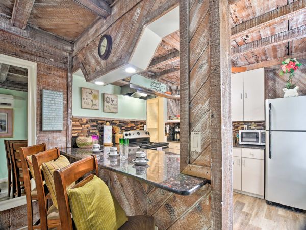 Two Bedroom Cozy Cottage in Clearwater Beach