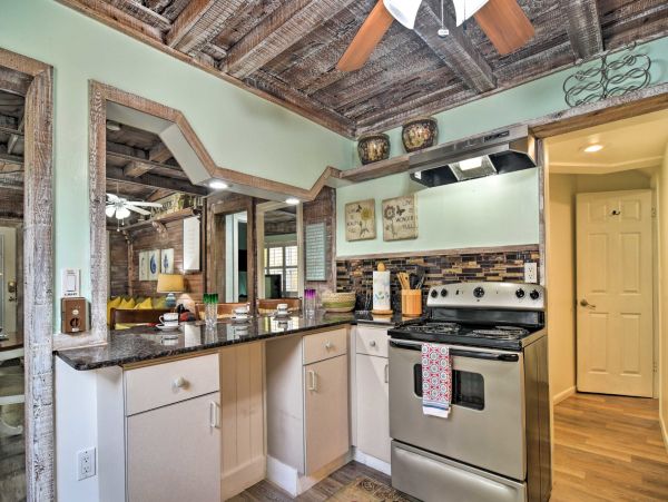 Two Bedroom Cozy Cottage in Clearwater Beach