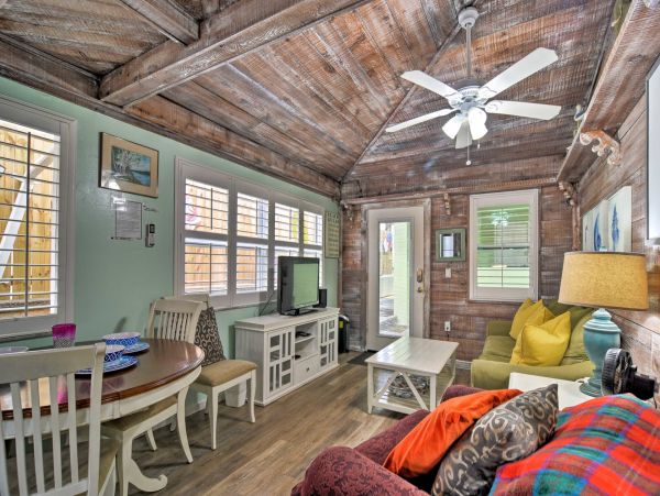 Two Bedroom Cozy Cottage in Clearwater Beach