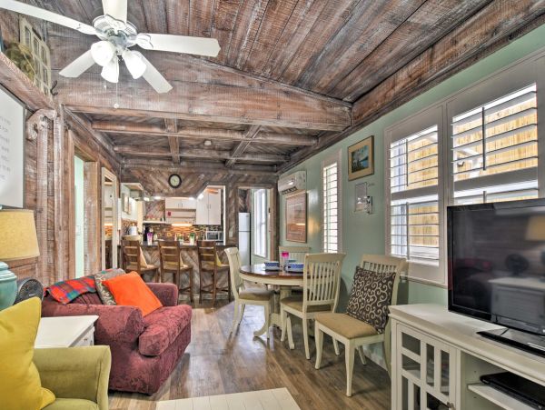 Two Bedroom Cozy Cottage in Clearwater Beach