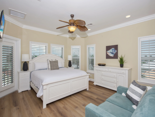 Fantastic Vacation Home with 4 Bedrooms in Fort Myers Beach