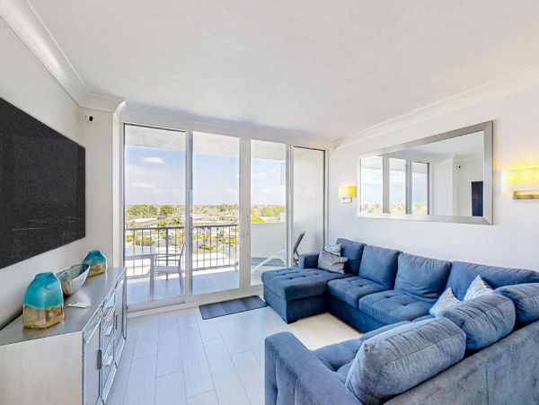 Marco Island Vacation Condo One Bedroom on Beach