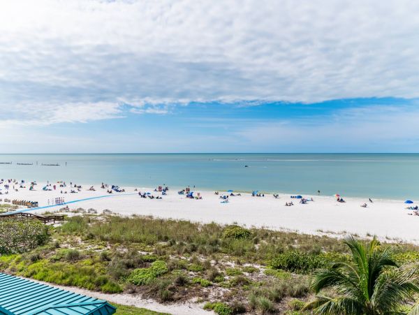 Stunning Beachfront 3 Bedroom Vacation Condo in Marco Island