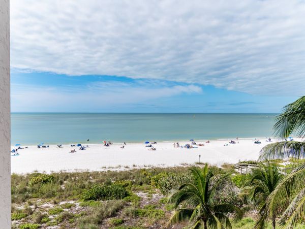 Stunning Beachfront 3 Bedroom Vacation Condo in Marco Island