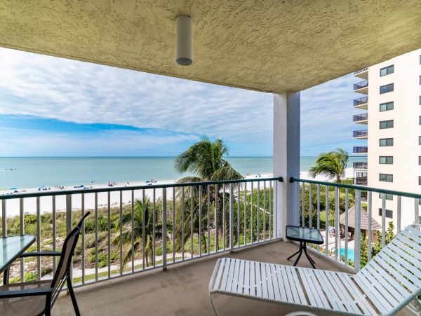 Stunning Beachfront 3 Bedroom Vacation Condo in Marco Island