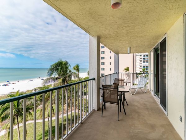 Stunning Beachfront 3 Bedroom Vacation Condo in Marco Island