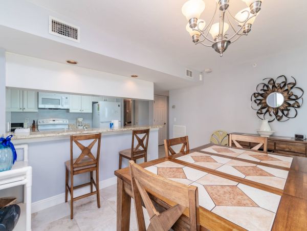 Stunning Beachfront 3 Bedroom Vacation Condo in Marco Island