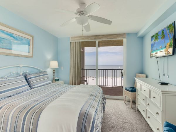 Stunning Beachfront 3 Bedroom Vacation Condo in Marco Island