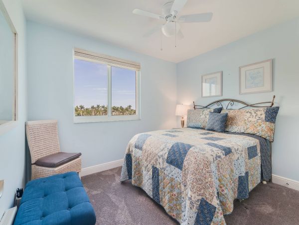 Stunning Beachfront 3 Bedroom Vacation Condo in Marco Island