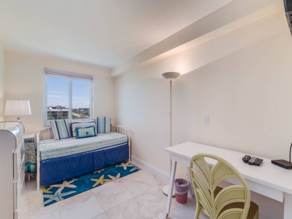 Stunning Beachfront 3 Bedroom Vacation Condo in Marco Island