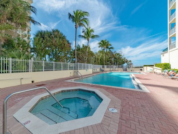 Stunning Beachfront 3 Bedroom Vacation Condo in Marco Island