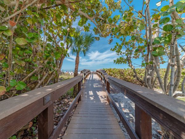 Stunning Beachfront 3 Bedroom Vacation Condo in Marco Island