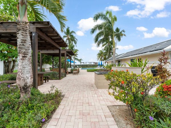 Oceanfront Cayman Island Vacation Villa One Bedroom + Loft