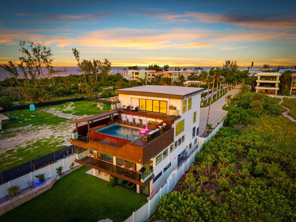 Luxurious Gulf Front Anna Maria Island Vacation Estate