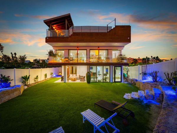 Luxurious Gulf Front Anna Maria Island Vacation Estate